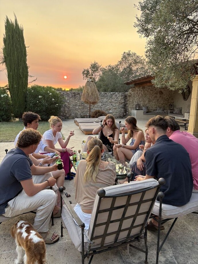 Sevgilinizin ikiye iki ya da üçe üçe buluşması aldatmak mıdır?