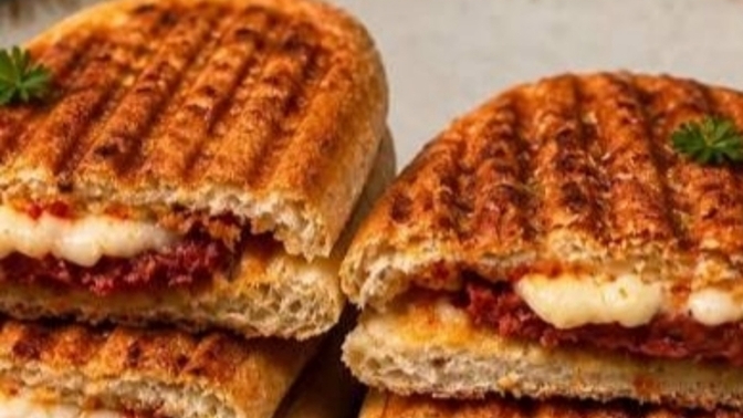Yoldan geçiyorsunuz mis gibi mısır ve buram buram tost koktu, hangisini alıyorsun?