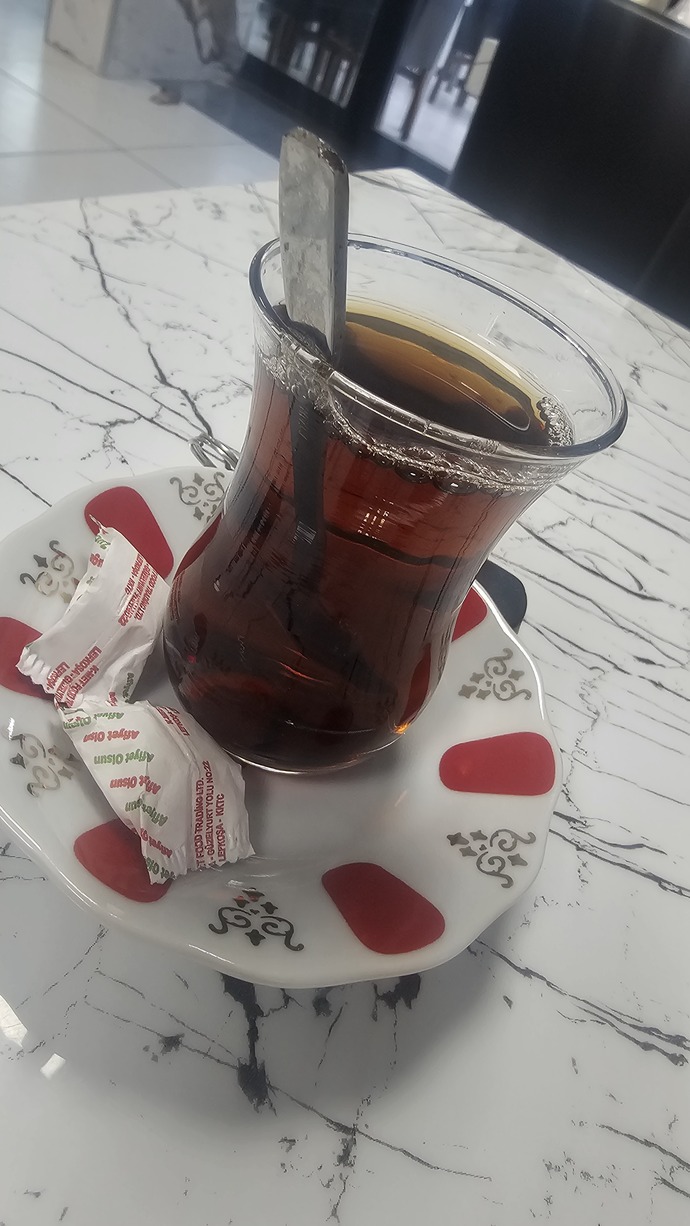 Beraber bir çay içerken, en çok kiminle uzun uzun sohbet etmek isterdiniz? ?