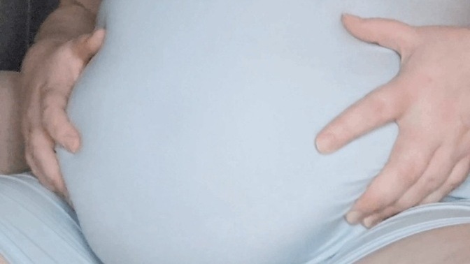 Kızlar, göbek sever misiniz yoksa göbekli misiniz, kaç kilosunuz ve çabuk kilo alır mısınız?