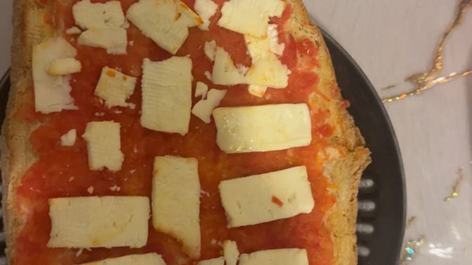 Ekmek ile pizza yapmaya çalıştım olmuş mu?