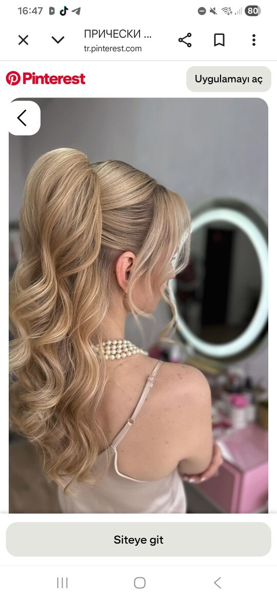 Bu elbiseye hangi saç modeli gider?