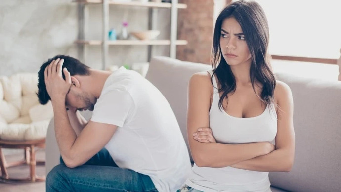 Partnerinizin eski sevgilisiyle hala sosyal medyada takipleştiğini fark ettiğinizde tepkiniz ne olur?