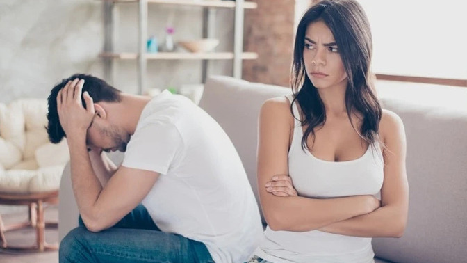 Partnerinizin eski sevgilisiyle hala sosyal medyada takipleştiğini fark ettiğinizde tepkiniz ne olur?