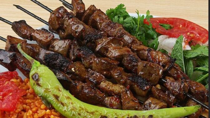 Sabah kahvaltısında şiş ciğer veya et kavurma yer misin?