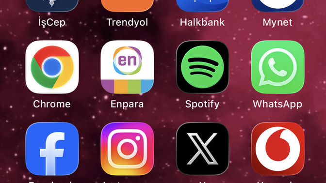 Telefonunuzdaki uygulamaları klasör klasör mü düzenliyorsunuz yoksa komple dağınık mı kullanıyorsunuz?