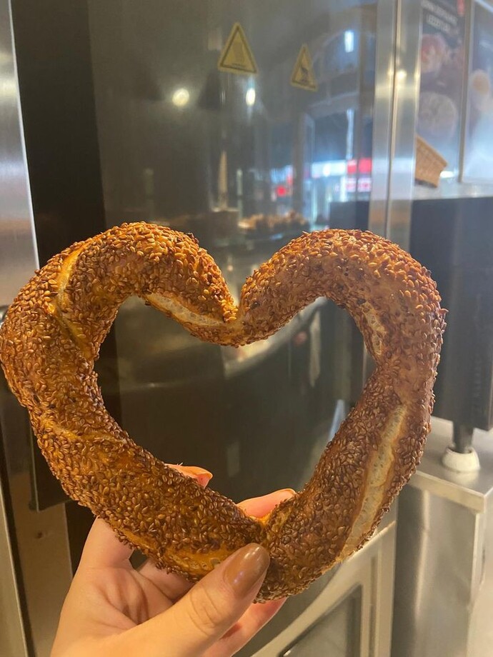 Ben ekmek kadınıyım. Her türlü ekmeği severim. Peki sende sever misin?