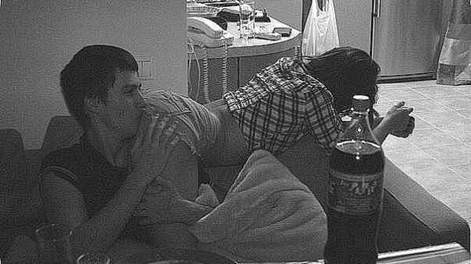Partnerinin her yerini öper misin?