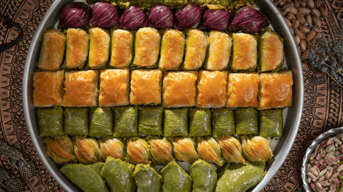 Gerçekten merak ediyorum, bir oturuşta en fazla kaç tane baklava yiyebilirsin?