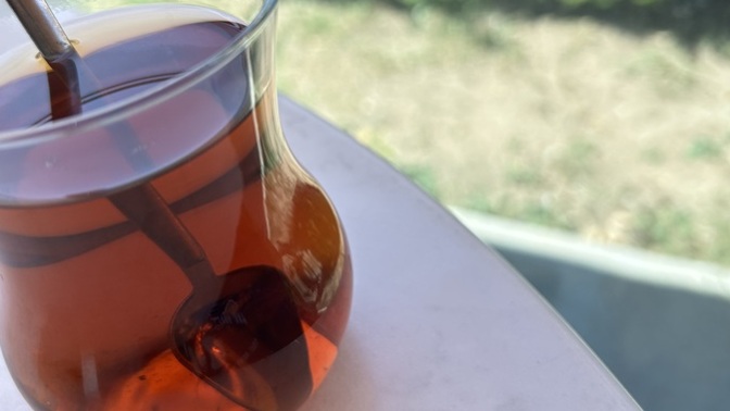 Kim benimle hayali bir çay buluşmasına gelir, kimler isterdi?
