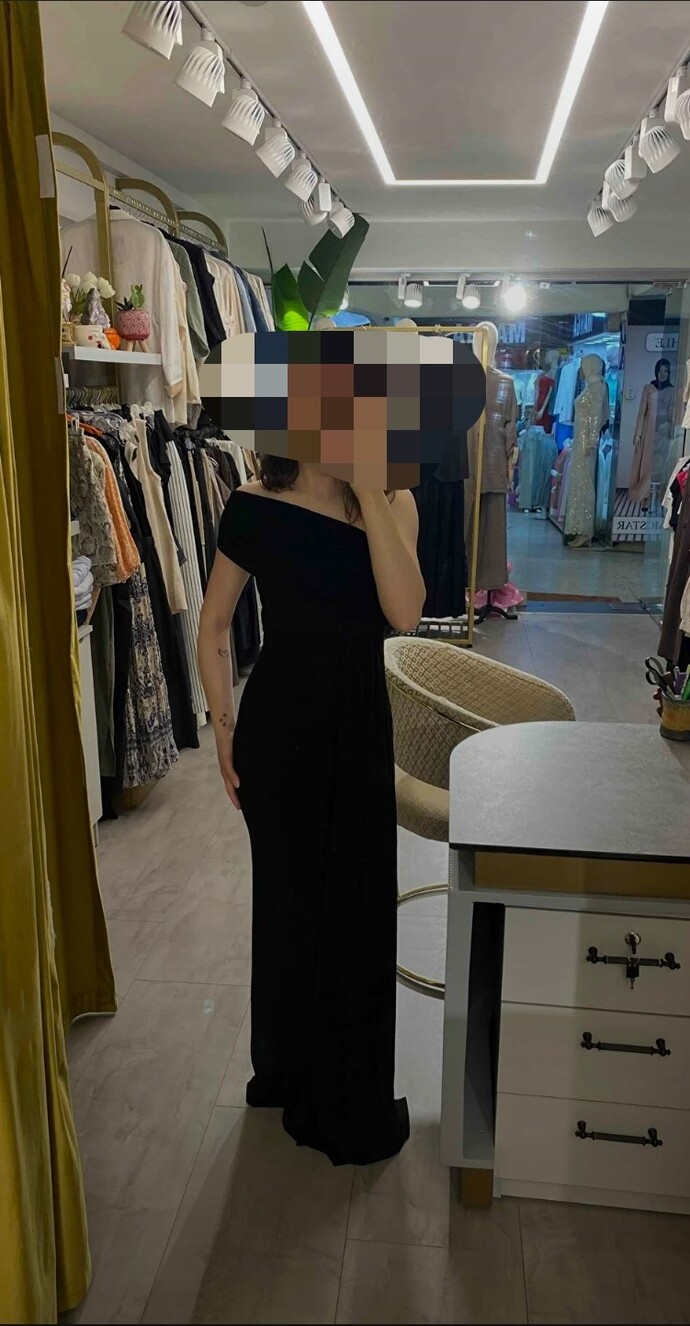 Sizce bu elbisenin modeli nasıl kızlar düğünde giymek için?