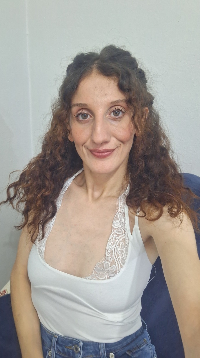 Minik gögüslüler dekolte giyemez mi?