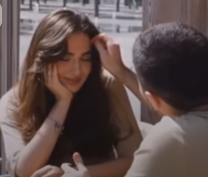 Seven insan dokunmaya kıyamaz mı yoksa saçının teline kadar hissetmek mi ister?