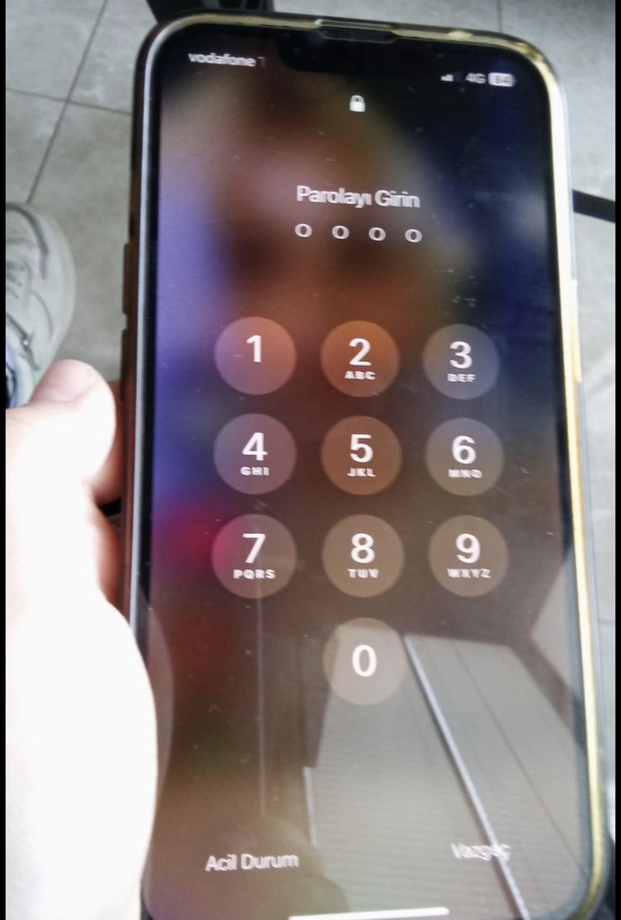 Telefonum benim özel alanımdır diyen eş haklı mı, yoksa bir şeyler mi saklıyor?