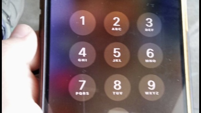 "Telefonum benim özel alanımdır" diyen eş haklı mı, yoksa bir şeyler mi saklıyor?