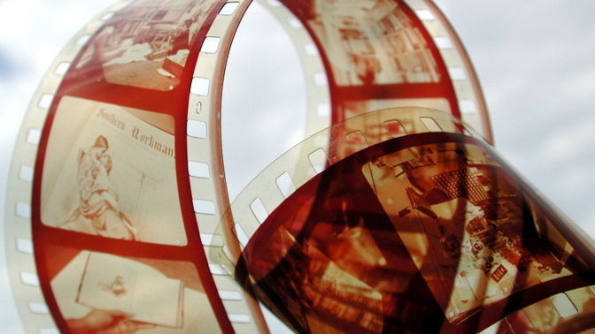 İzlerim niyetiyle bir kenara sıkıştırdığınız dizi/film var mı?