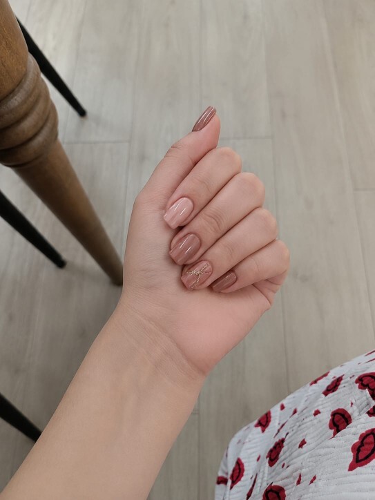 Kızlar takma tırnak mi protez mi yaptırmaliyim sizce?