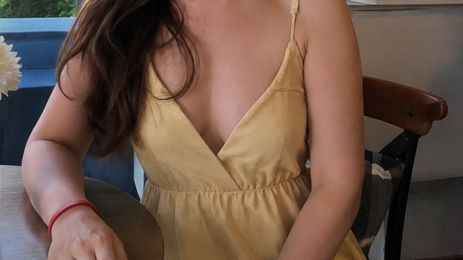 Bir kız neden clube ya da puba giderken böyle giyinir çok açık değil mi?