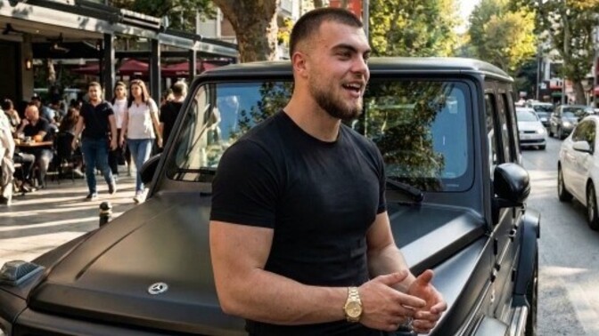 G kasanın içinde benim gibi birini görünce ne söylüyorsunuz beyler bayanlar?