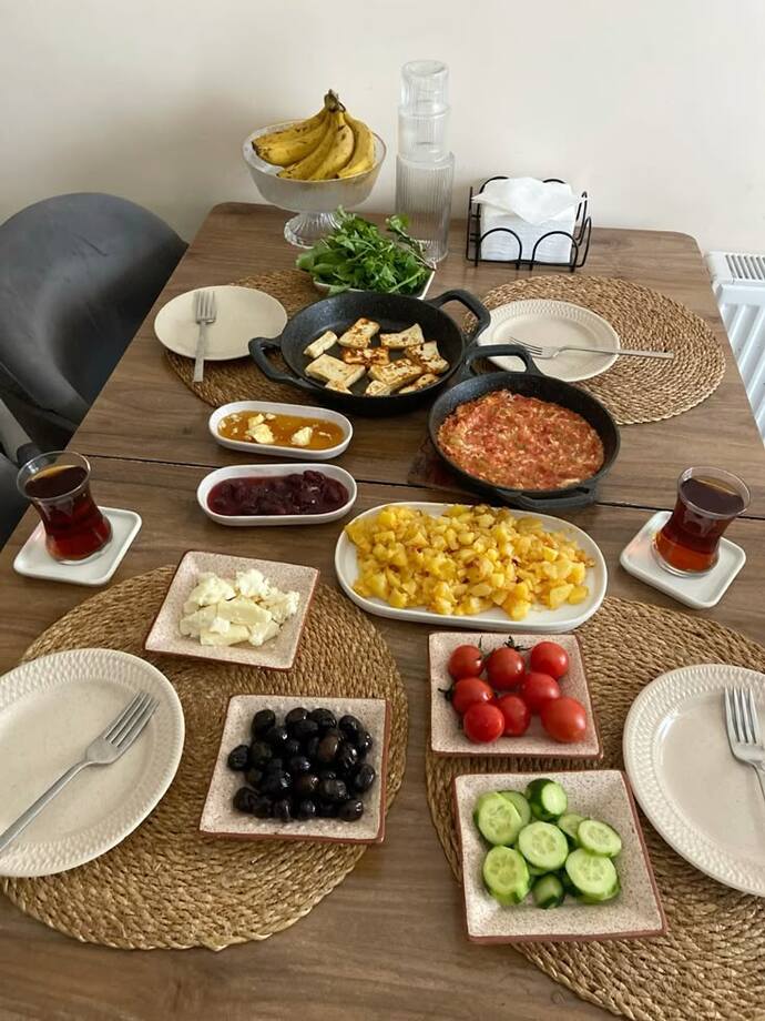 Kahvaltı masasında sohbet etmeyi sever misiniz?