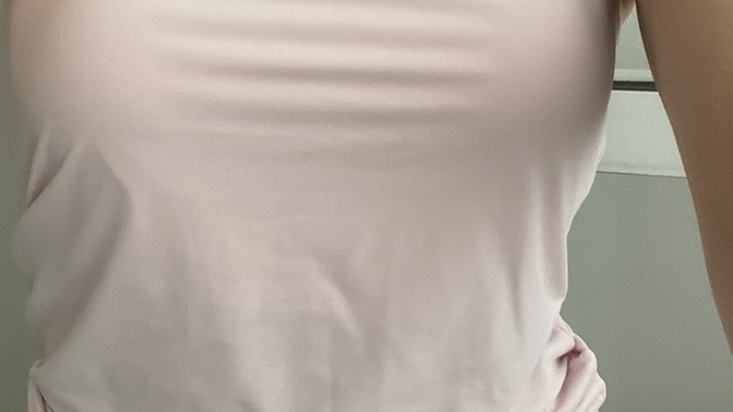 Toz pembe bluz ve kıyafetler sizce yetişkin birine çocuksu mu durur?