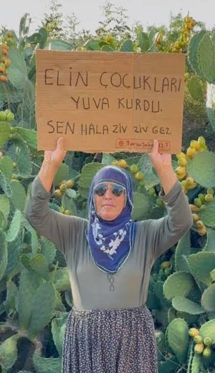 Aileniz evlen artık diyor mu?