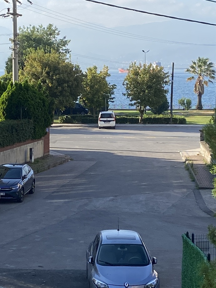 Her baktığımızda aynı seyi görmüyoruz sizce devam etmemizi sağlayan şey bu mu yoksa aksine tükeniyor muyuz aynılıktan?