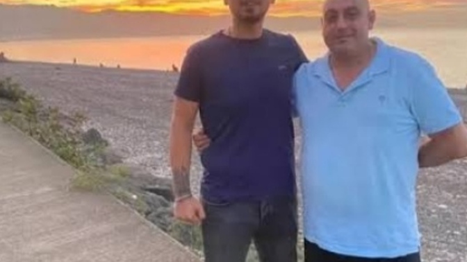 Baba yarısı abi midir yoksa amca mıdır?