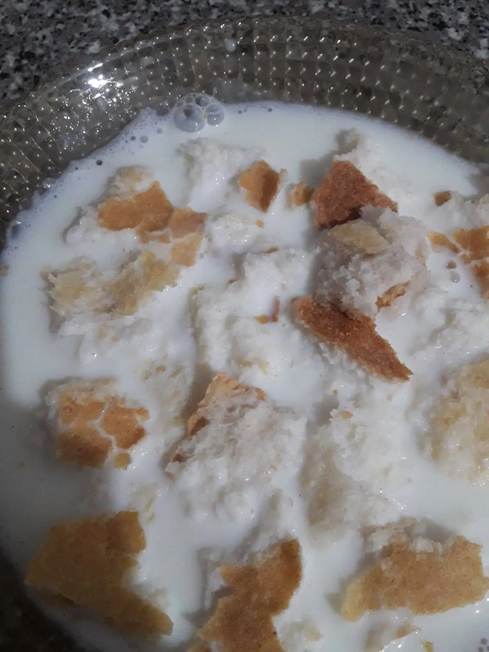 Şekerli süte ekmek doğrayıp yiyen var mıydı?