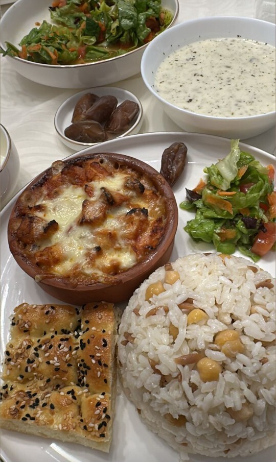 Yemek yapmayı mı/ yemeyi mi daha çok seversin?