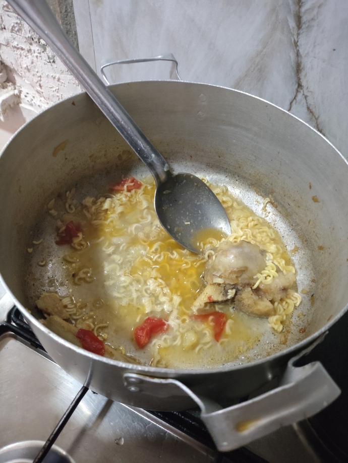 Ne zaman çorba yapsam evdekiler yemek sipariş veriyor gerçektende bu devirde emeğe kıymet veren yok muu?