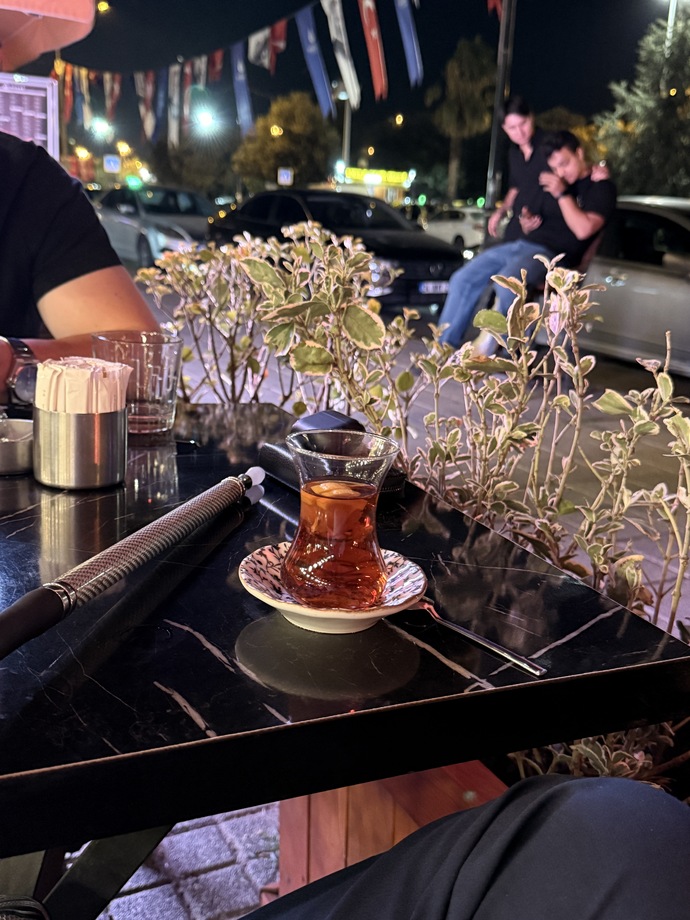 Çaya limon atar mısınız, sizce çayın tadını bozuyor mu yoksa güzelleştiriyor mu?