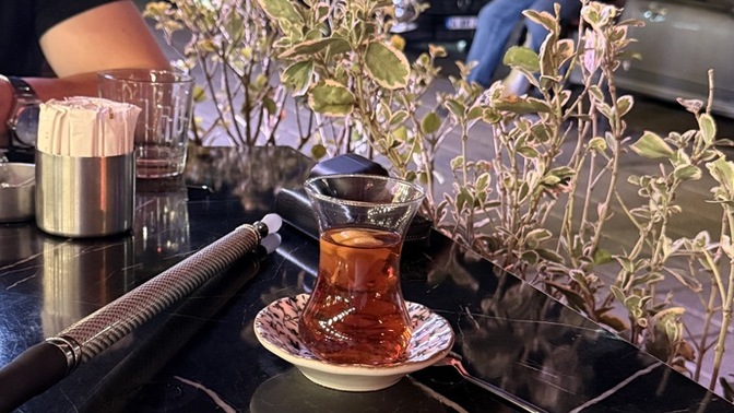 Çaya limon atar mısınız, sizce çayın tadını bozuyor mu yoksa güzelleştiriyor mu?