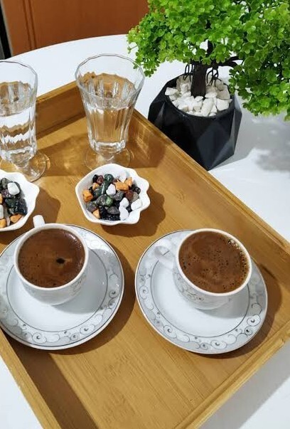 Bugünki keyfimiz efkarımız, neşemiz kimlere gelsin canlar?