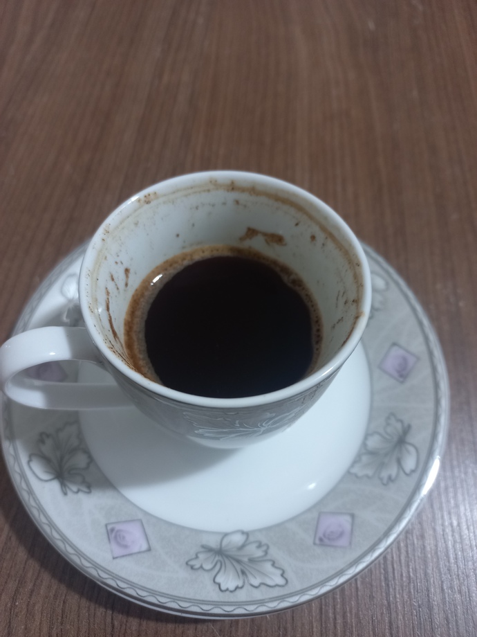 Kahve yaparken o son kaşığı da koyar mısın?