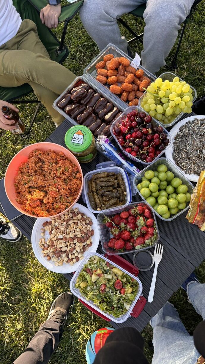 Siteden kimlerle şöyle bir piknik yapmak istersiniz?
