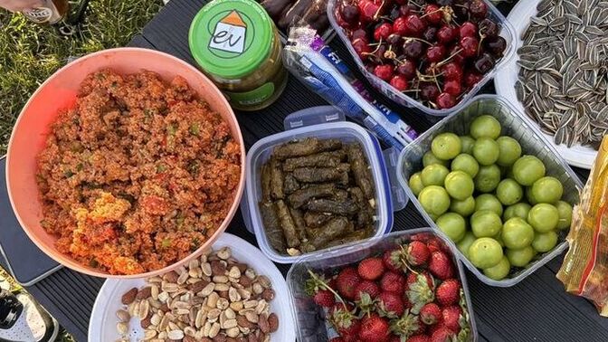 Siteden kimlerle şöyle bir piknik yapmak istersiniz?