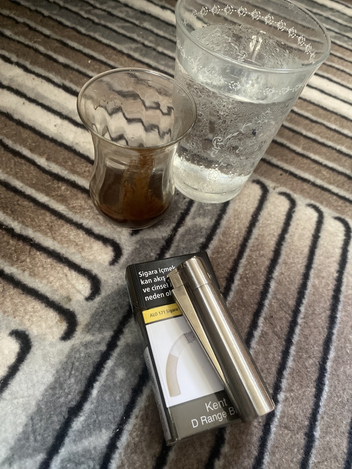 Kahve yalnızken mi daha iyi gider, sohbetli kalabalık ortamda mı?
