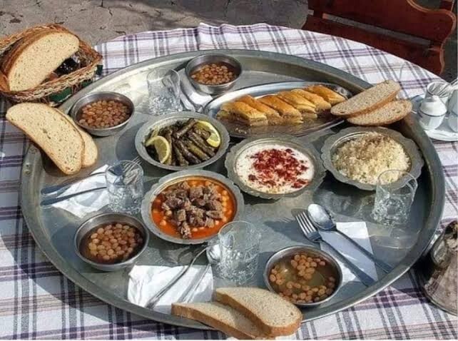 Hangi hayırsever beni akşam yemeğine davet edecek?