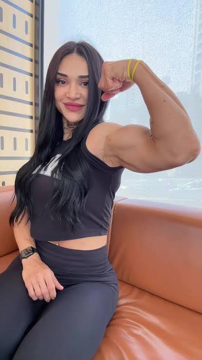 Kadınlara biceps yakışıyor mu sizce?