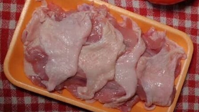Aldığınız tavuktan ağır, kötü bir koku gelse yer miydiniz?