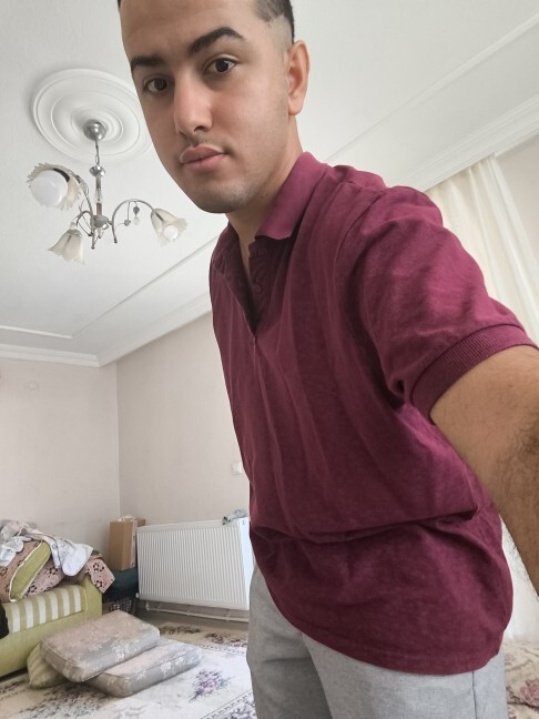 Beyler bayanlar, polo yaka tişört ve pantolon kombinim nasıl, stil tavsiyesi verir misiniz?