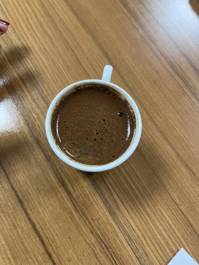 Arkadaşım bana kahve yapmış size de yapsın mı içer misiniz?