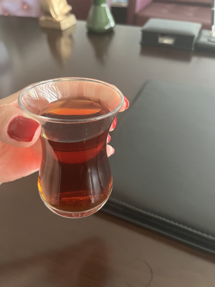 Şu an çay içiyorum da şaşırdınız mı sjjdksks?