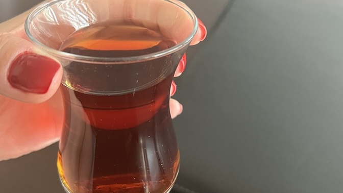 Şu an çay içiyorum da şaşırdınız mı sjjdksks?