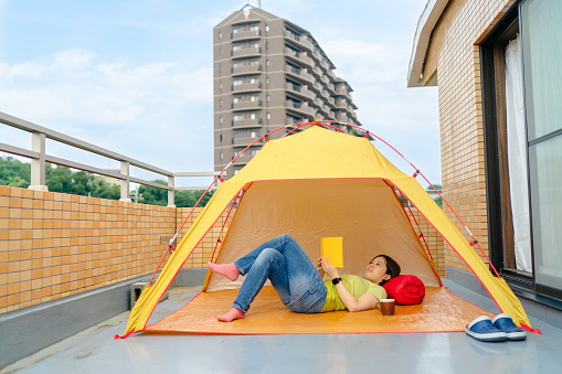 🏕️ “Bahçede, balkonda veya terasta uyumak mini kamp sayılır mı?