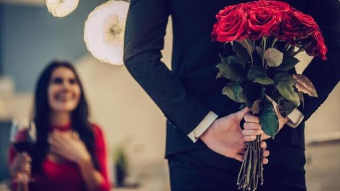 Sevdiği kadına çiçek almayıp özel hissettirmeyen erkekten olur mu?