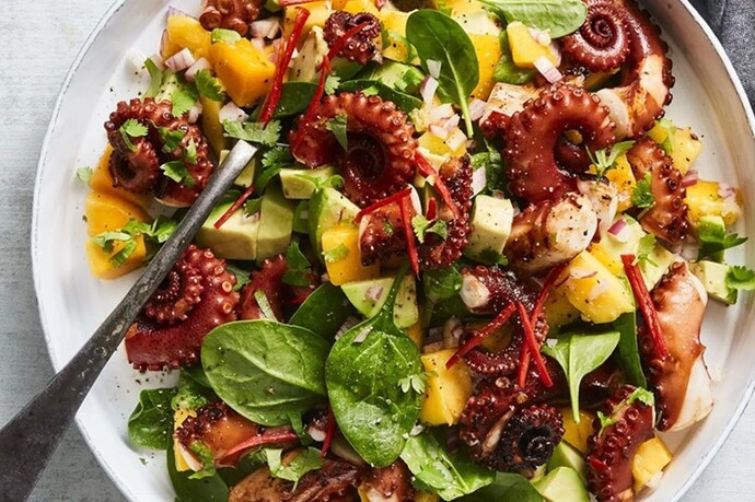 Sabah kahvaltıda ahtapot salatası yemek sağlıklı mı, yenir mi?
