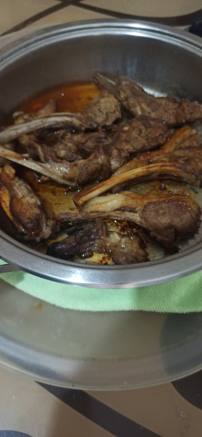 Etin yanına yoğurt mu gider salata mı?