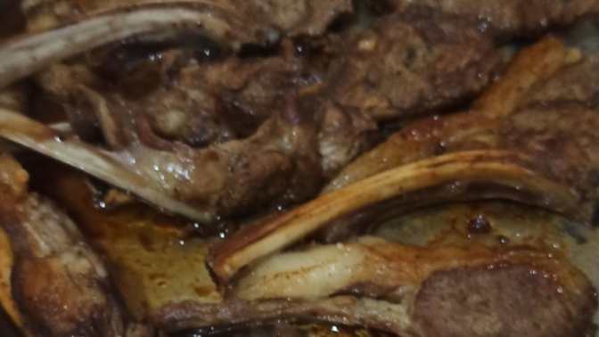 Etin yanına yoğurt mu gider salata mı?